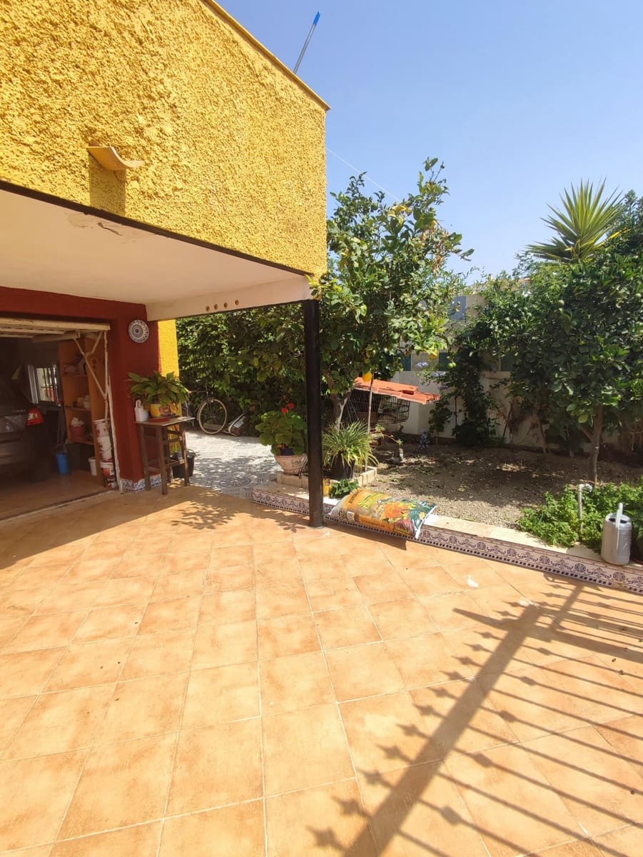 5 bedroom Villa for sale in Orihuela Costa with pool garage - € 339,000 (Ref: 7652097)