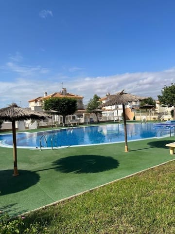 Chalet de 4 habitaciones en La Mata, Torrevieja en venta con piscina - 369.000 € (Ref: 8559917)