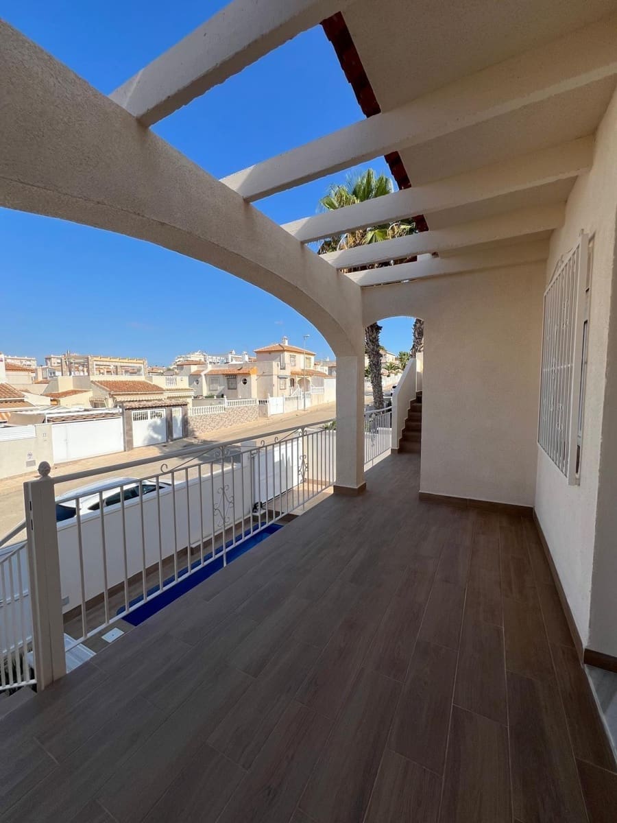 4 bedroom Villa for sale in La Mata with pool - € 369,000 (Ref: 8559917)