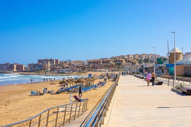 2 soveværelse Lejlighed til salg i La Mata, Torrevieja - € 164.000 (Ref: 8778581)