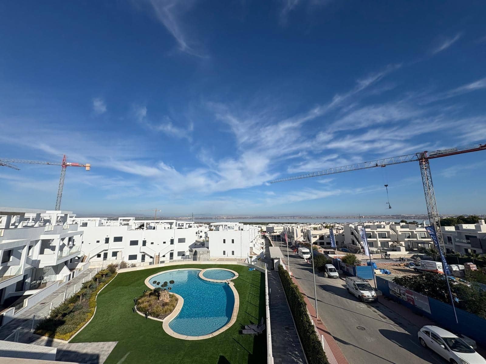 2 slaapkamer Bungalow te koop in Los Balcones met zwembad garage - € 309.900 (Ref: 8865082)