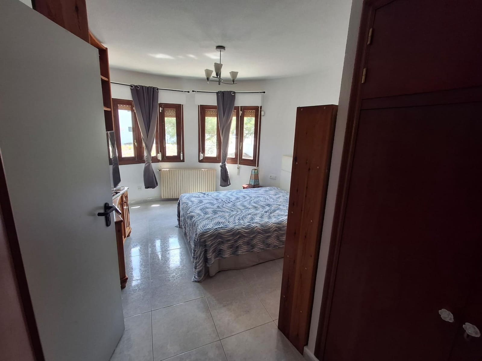 6 Zimmer Villa zu verkaufen in Filipinas mit Pool - 450.000 € (Ref: 8994002)