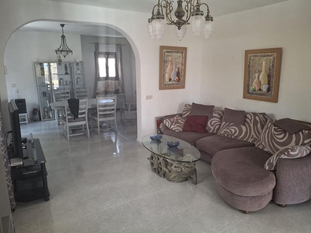 6 quarto Moradia para venda em Las Filipinas com piscina - 450 000 € (Ref: 8994002)