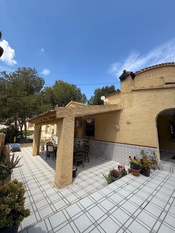 6 quarto Moradia para venda em Las Filipinas com piscina - 450 000 € (Ref: 8994002)