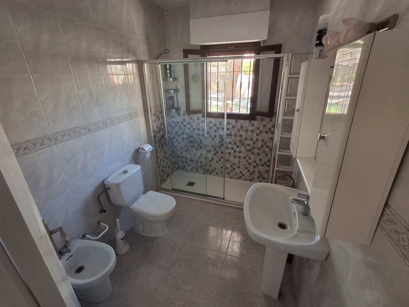 6 Zimmer Villa zu verkaufen in Filipinas mit Pool - 450.000 € (Ref: 8994002)