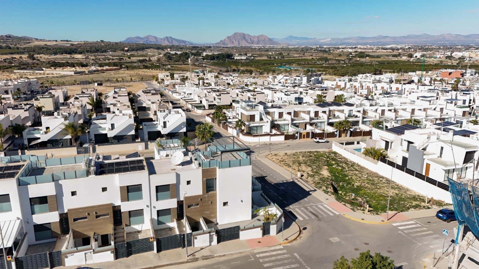 5 soveværelse Rækkehus til salg i Benijofar med swimmingpool - € 530.000 (Ref: 9165942)