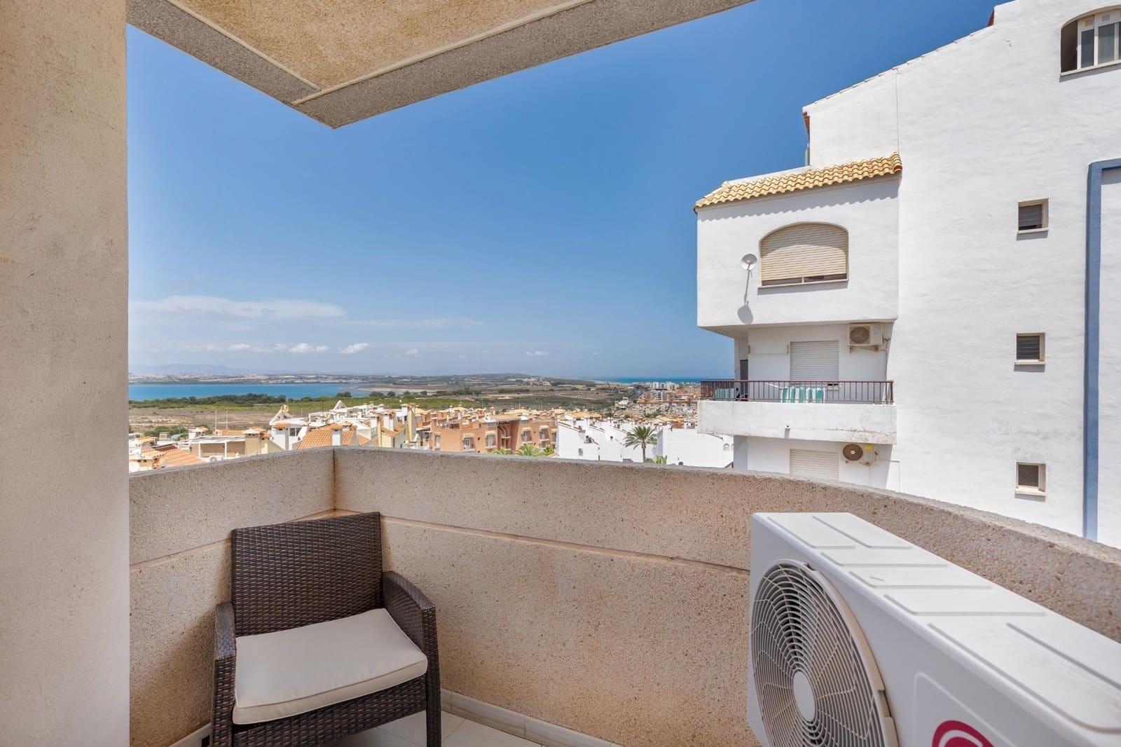 2 quarto Apartamento para venda em Torrevieja com piscina - 145 000 € (Ref: 9171725)