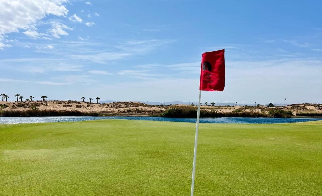 2 slaapkamer Penthouse te koop in Roldan met zwembad garage - € 117.000 (Ref: 9174870)