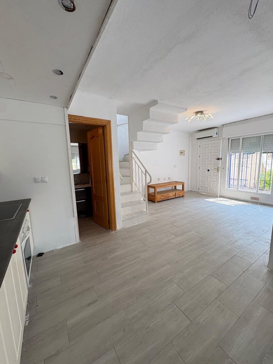 3 soveværelse Lejlighed til salg i Torrevieja med swimmingpool - € 179.000 (Ref: 9185645)