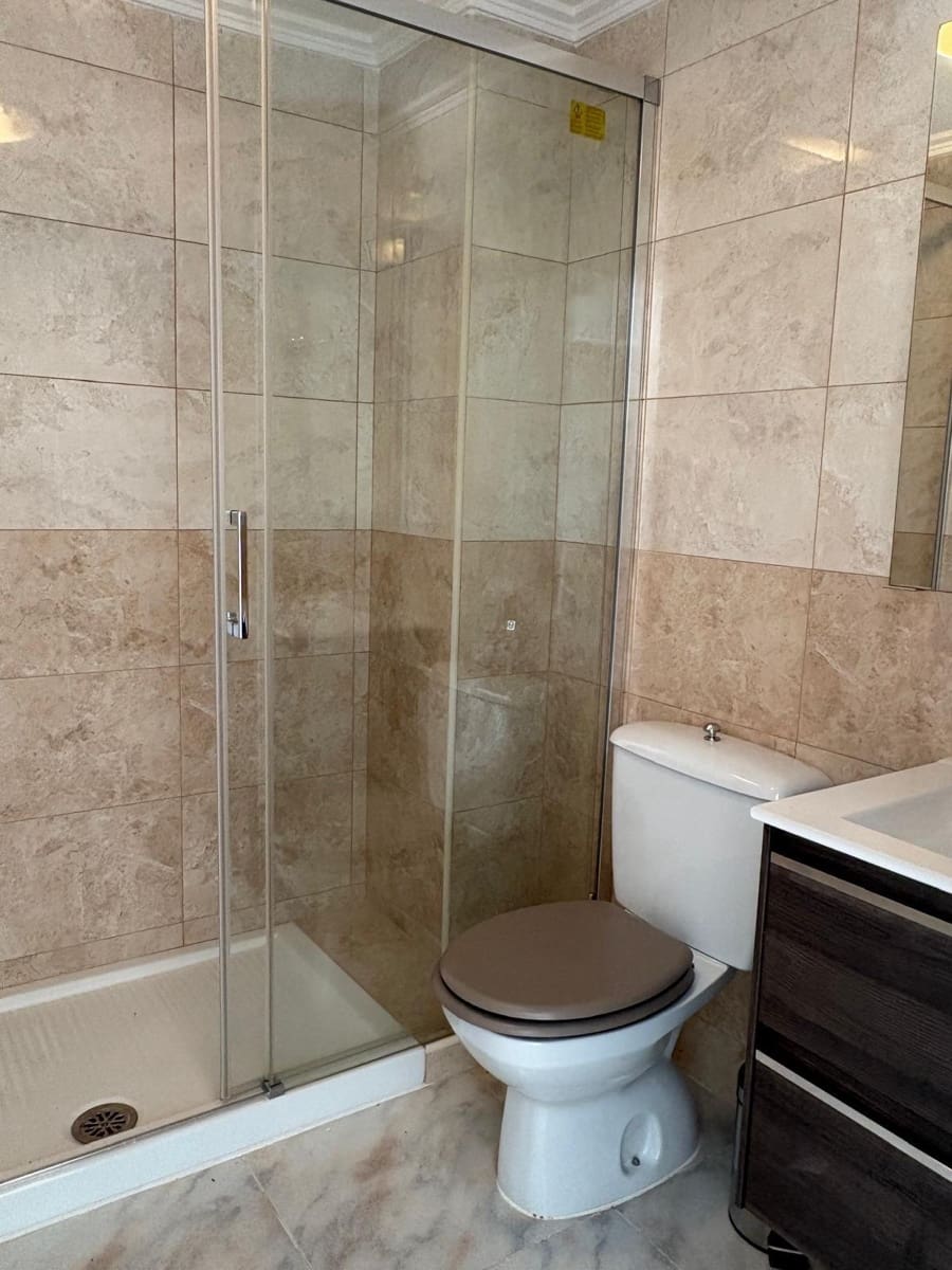 3 soveværelse Lejlighed til salg i Torrevieja med swimmingpool - € 179.000 (Ref: 9185645)