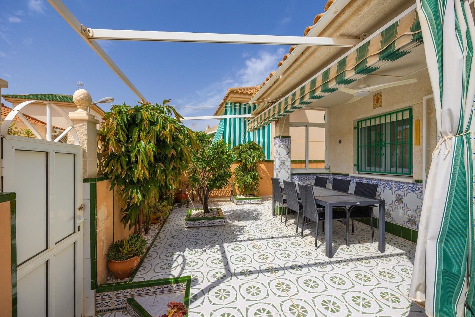 3 bedroom Bungalow for sale in Los Altos with pool - € 185,000 (Ref: 9232786)