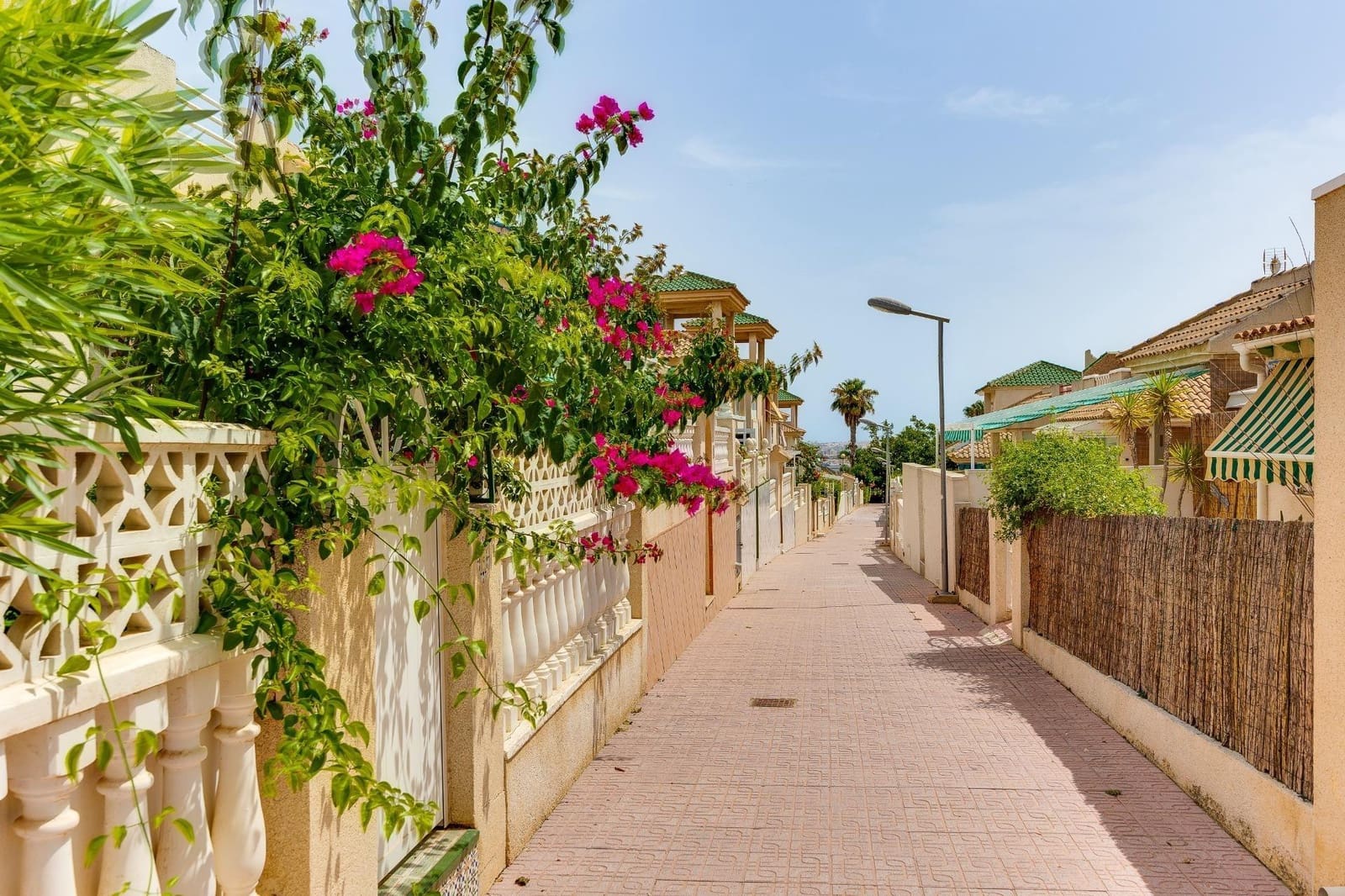 3 bedroom Bungalow for sale in Los Altos with pool - € 185,000 (Ref: 9232786)