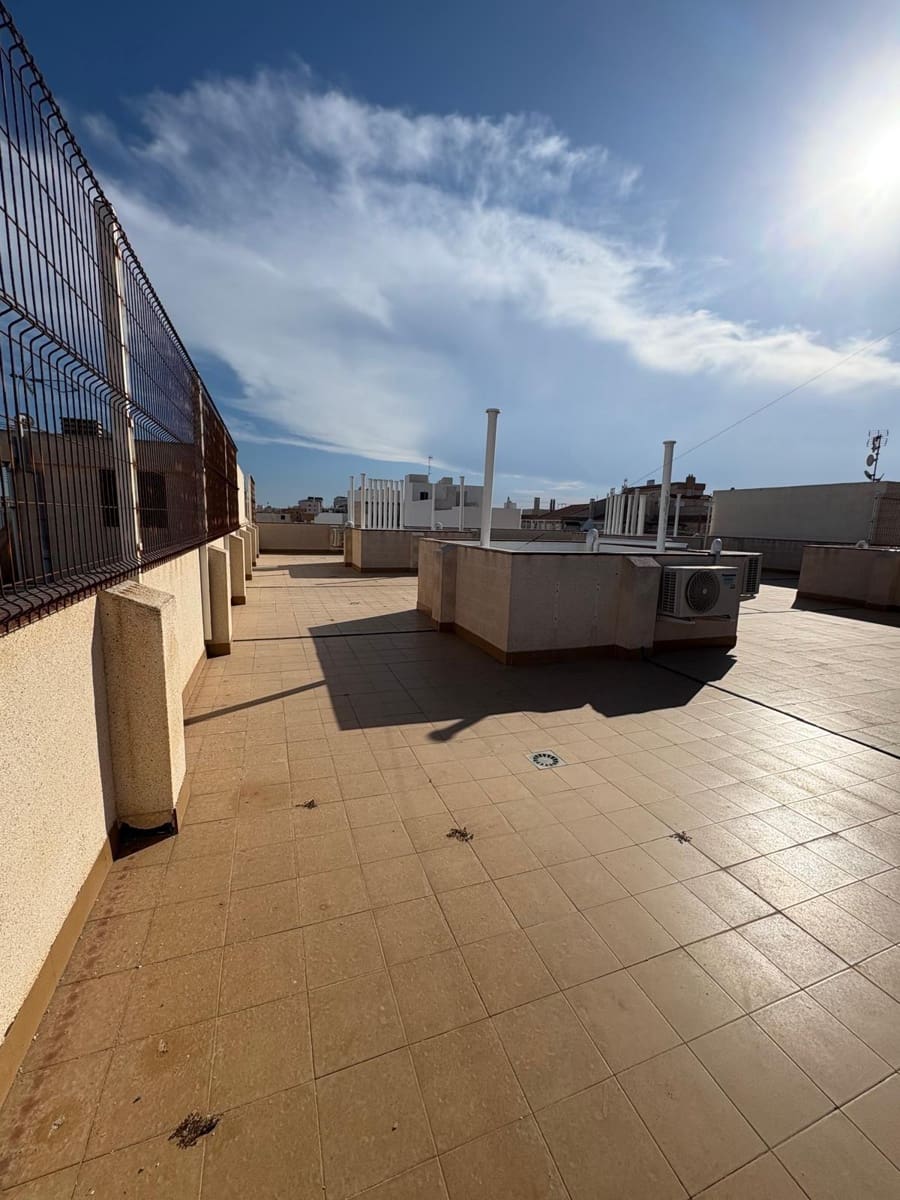 2 sypialnia Penthouse na sprzedaż w Torrevieja z garażem - 175 000 € (Ref: 9272472)