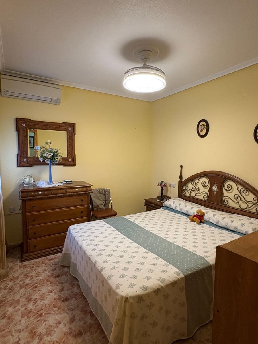 2 quarto Penthouse para venda em Torrevieja com garagem - 175 000 € (Ref: 9272472)