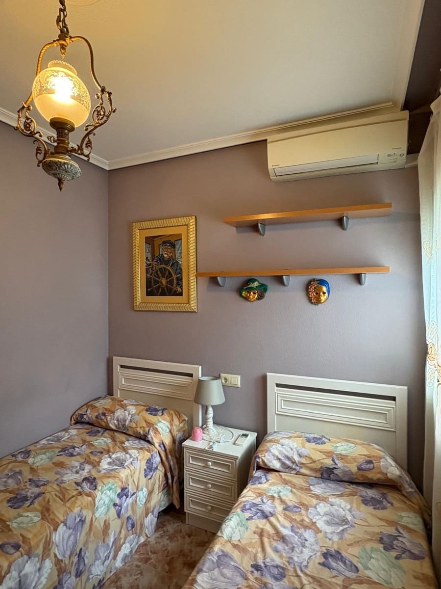 2 quarto Penthouse para venda em Torrevieja com garagem - 175 000 € (Ref: 9272472)