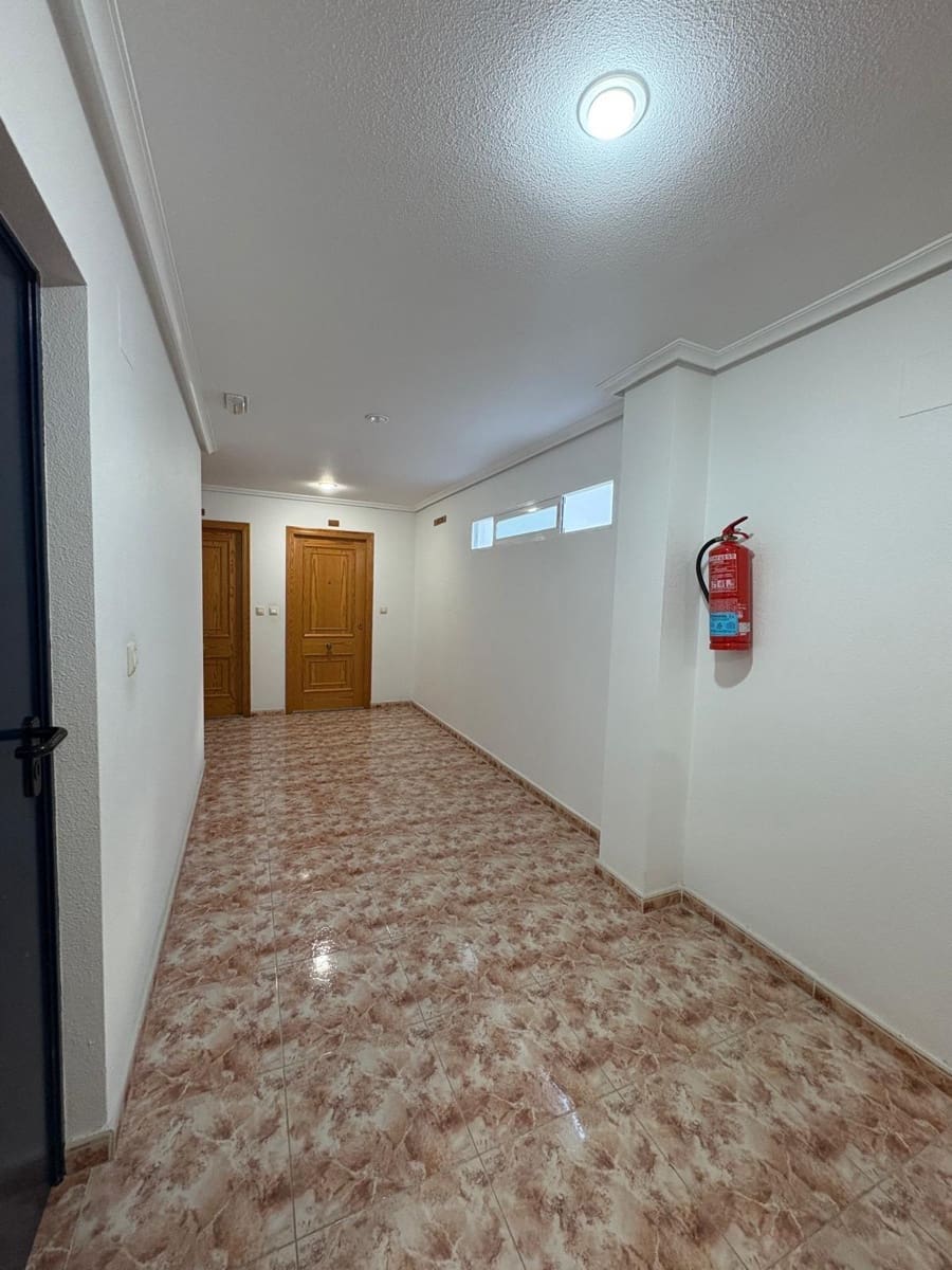 2 quarto Penthouse para venda em Torrevieja com garagem - 175 000 € (Ref: 9272472)