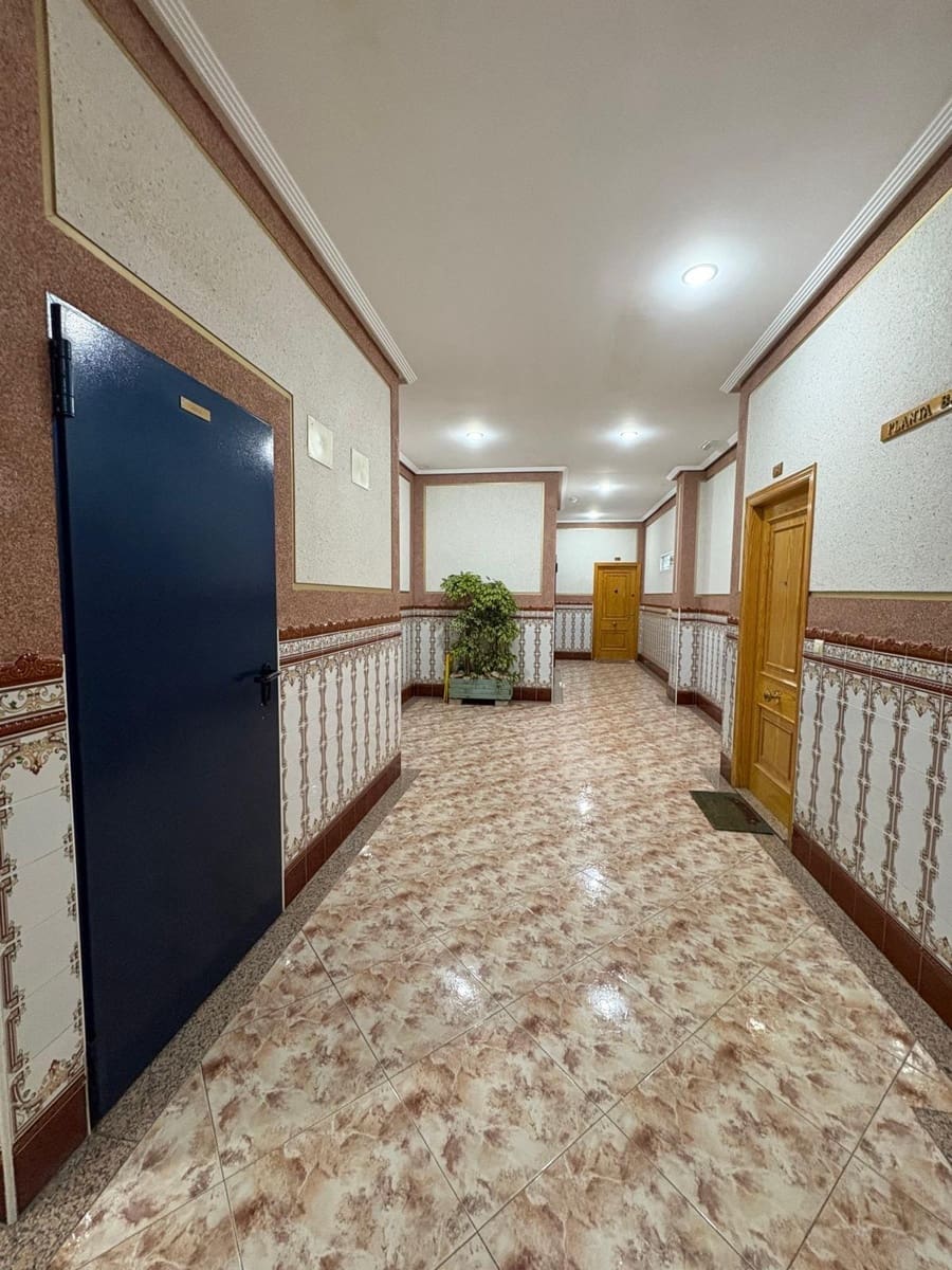 2 quarto Penthouse para venda em Torrevieja com garagem - 175 000 € (Ref: 9272472)