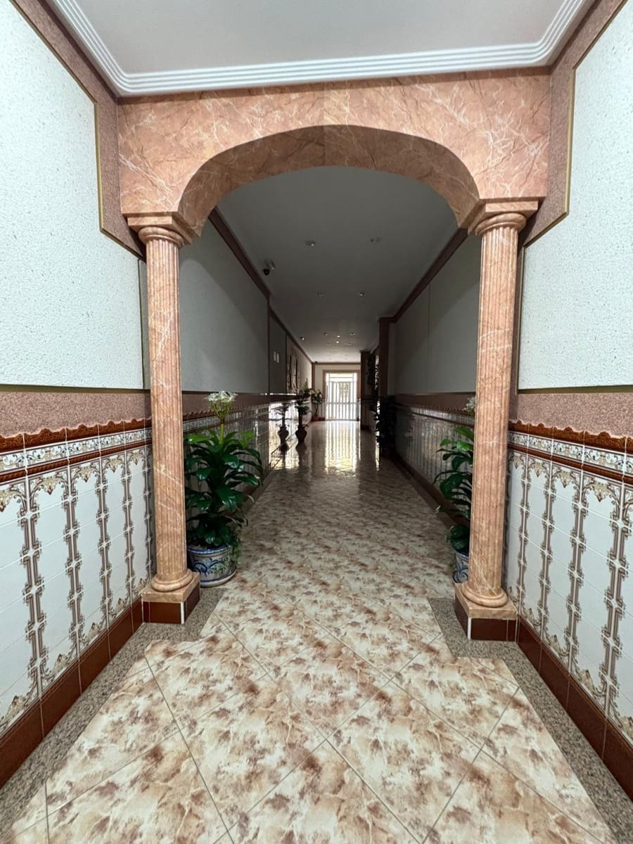 2 quarto Penthouse para venda em Torrevieja com garagem - 175 000 € (Ref: 9272472)