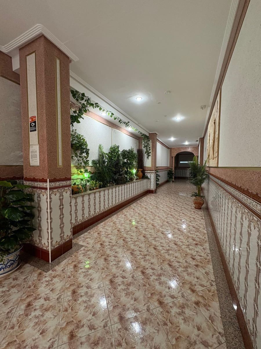 2 quarto Penthouse para venda em Torrevieja com garagem - 175 000 € (Ref: 9272472)