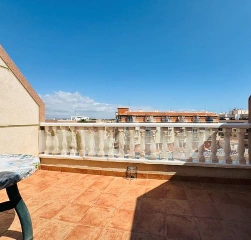 2 bedroom Penthouse for sale in Torrevieja with garage - € 175,000 (Ref: 9272472)