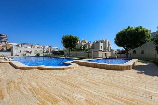 2 chambre Bungalow à vendre à Torrevieja avec piscine - 148 000 € (Ref: 9296780)