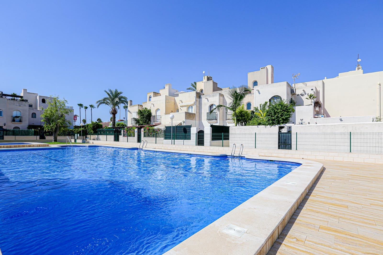 2 chambre Bungalow à vendre à Torrevieja avec piscine - 148 000 € (Ref: 9296780)