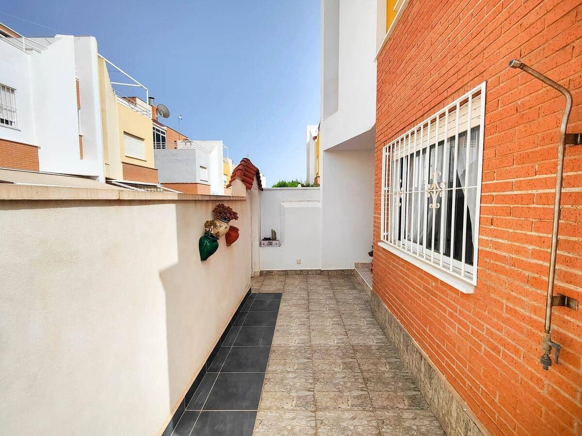 3 bedroom Terraced Villa for sale in Los Altos with pool - € 210,000 (Ref: 9326358)
