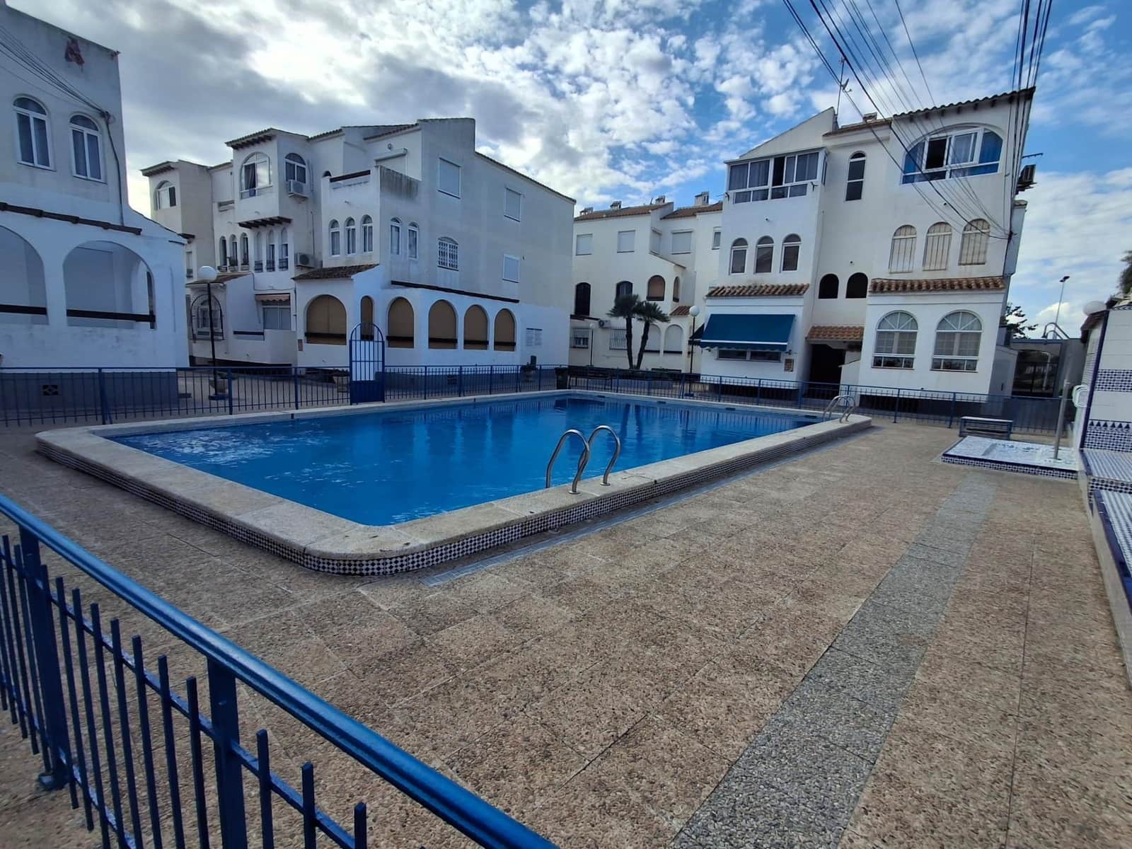 Studio til salg i Torrevieja med swimmingpool - € 95.000 (Ref: 9326359)