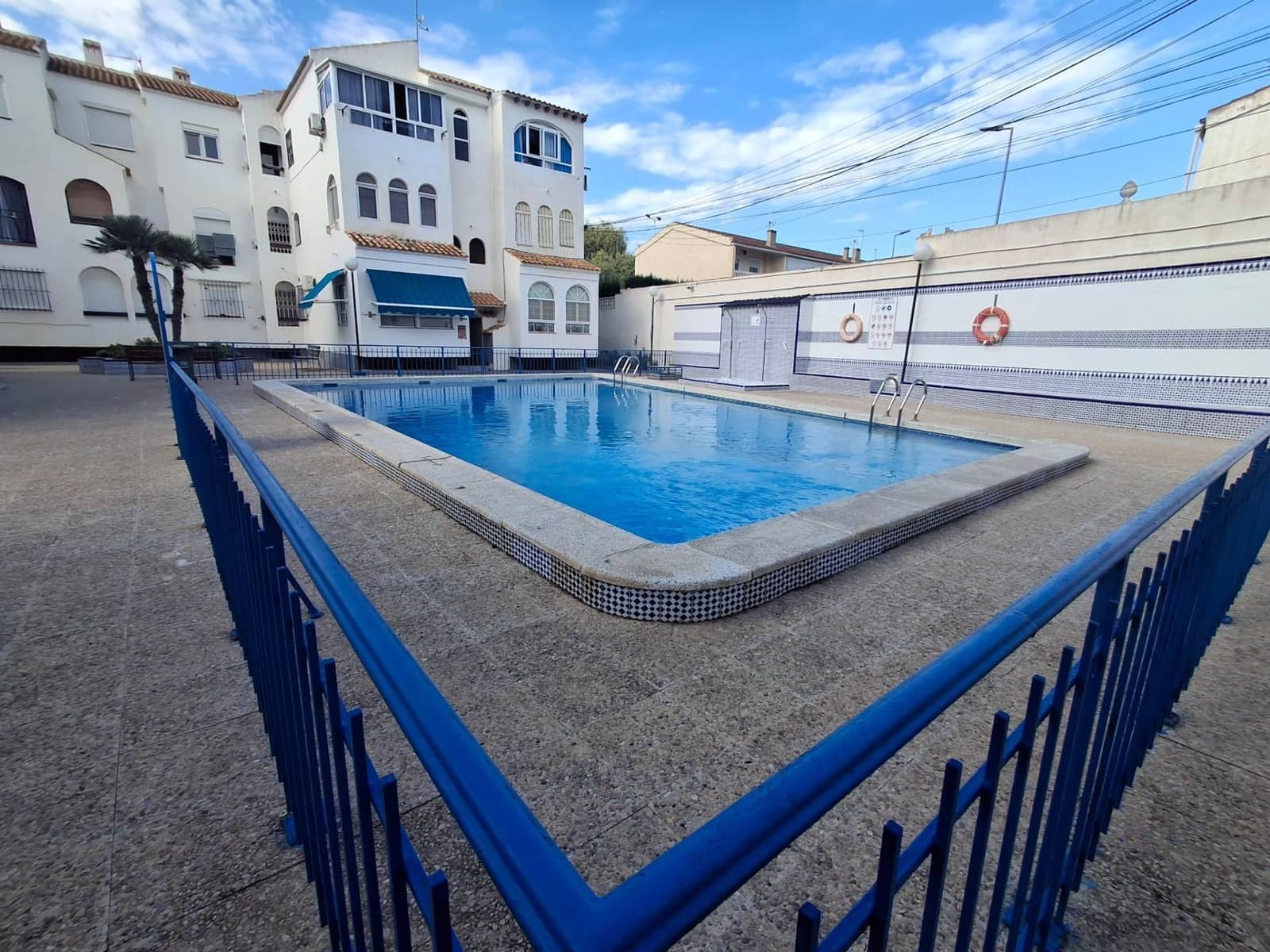 Studio til salg i Torrevieja med swimmingpool - € 95.000 (Ref: 9326359)