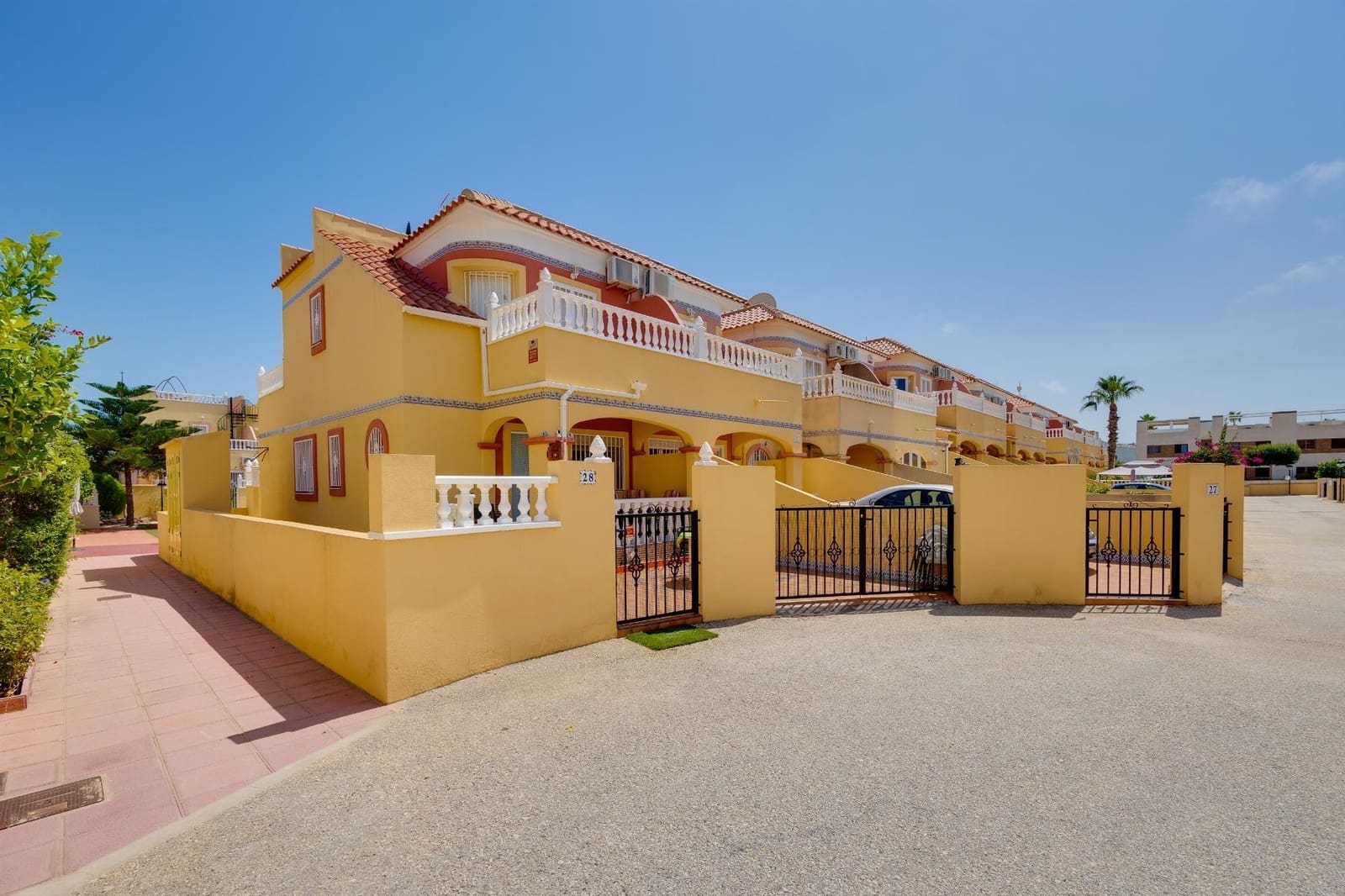 3 Zimmer Reihenhaus zu verkaufen in La Zenia mit Pool - 259.900 € (Ref: 9335234)