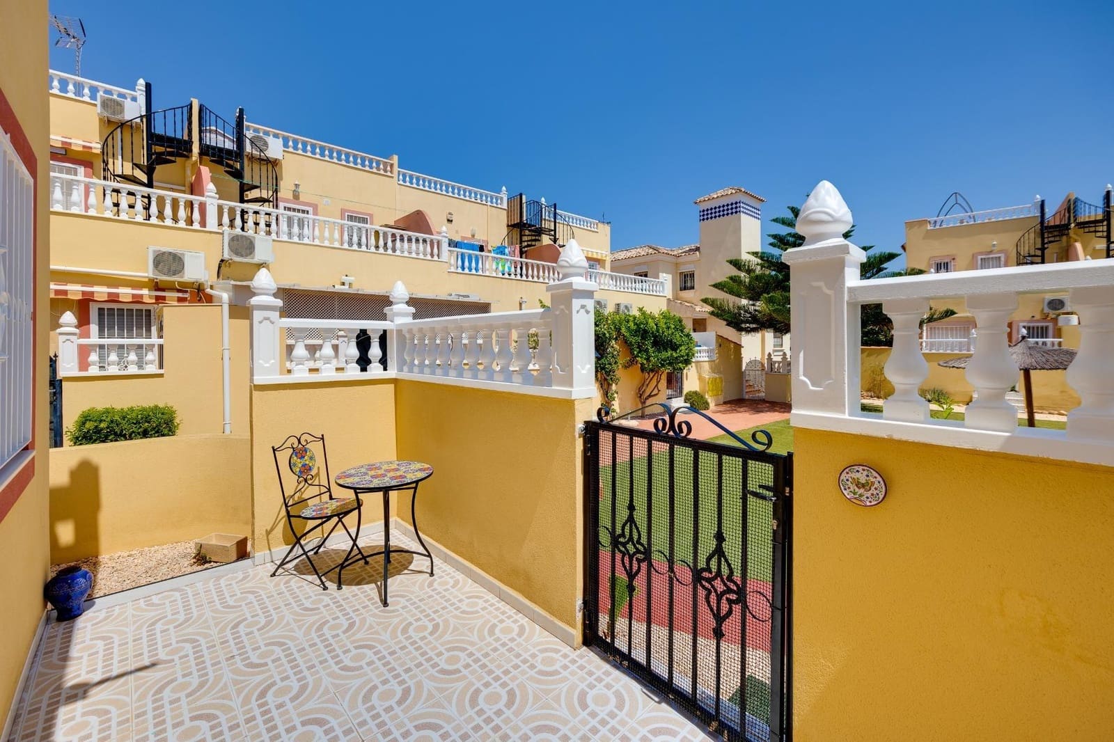 3 Zimmer Reihenhaus zu verkaufen in La Zenia mit Pool - 259.900 € (Ref: 9335234)