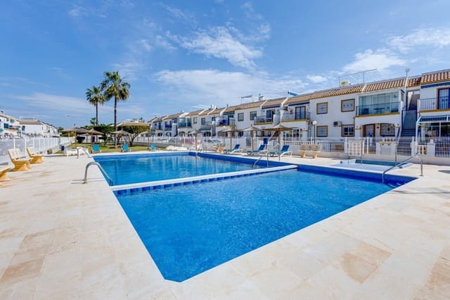 Adosado de 3 habitaciones en Torrevieja en venta con piscina - 210.000 € (Ref: 9335235)