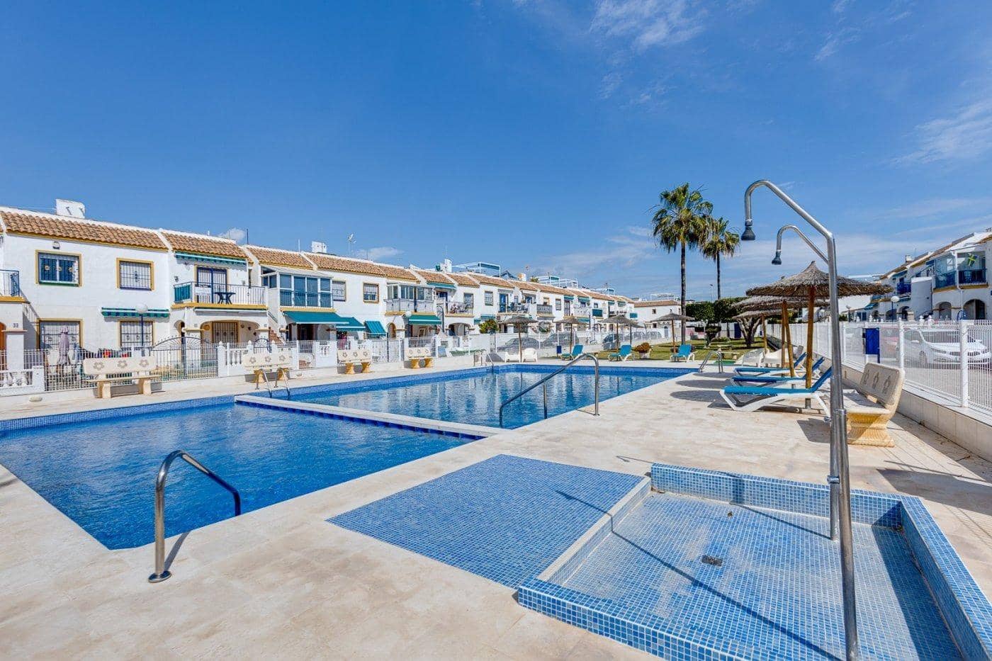 3 sypialnia Dom szeregowy na sprzedaż w Torrevieja z basenem - 210 000 € (Ref: 9335235)