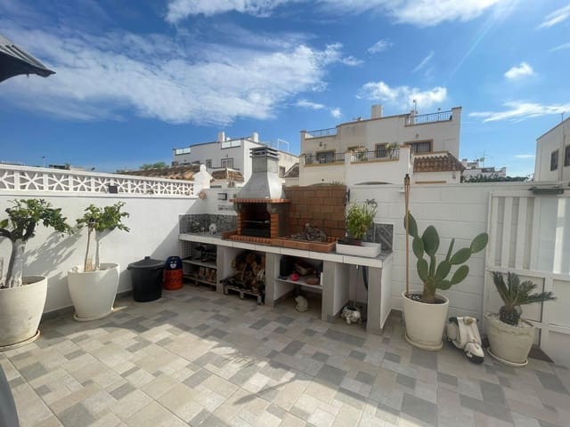 Adosado de 3 habitaciones en Torrevieja en venta con piscina - 210.000 € (Ref: 9335235)