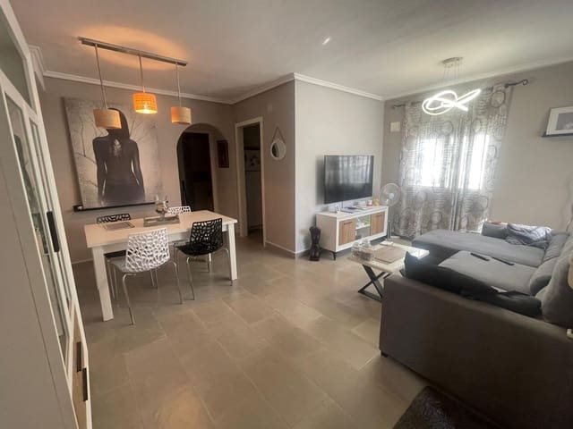 Adosado de 3 habitaciones en Torrevieja en venta con piscina - 210.000 € (Ref: 9335235)