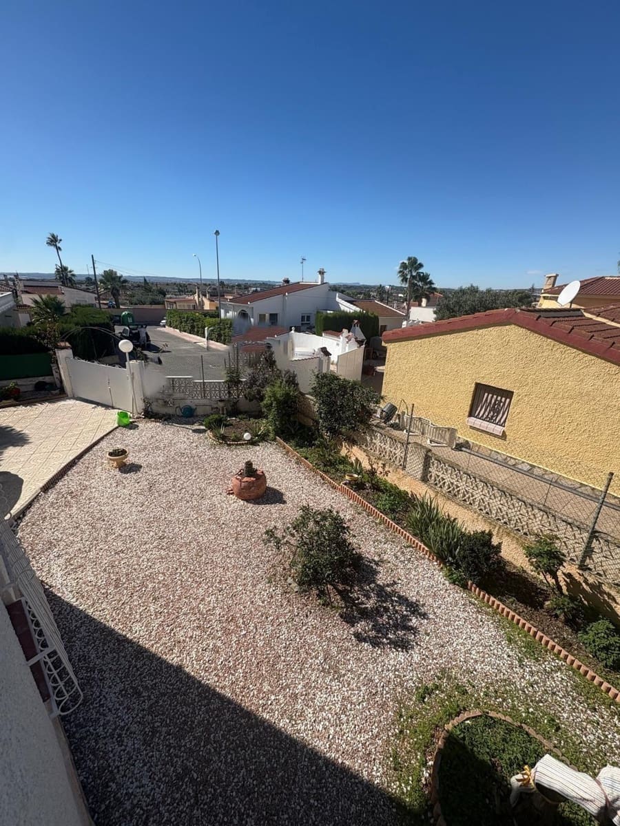 3 sypialnia Willa na sprzedaż w Ciudad Quesada z basenem garażem - 435 000 € (Ref: 9335236)