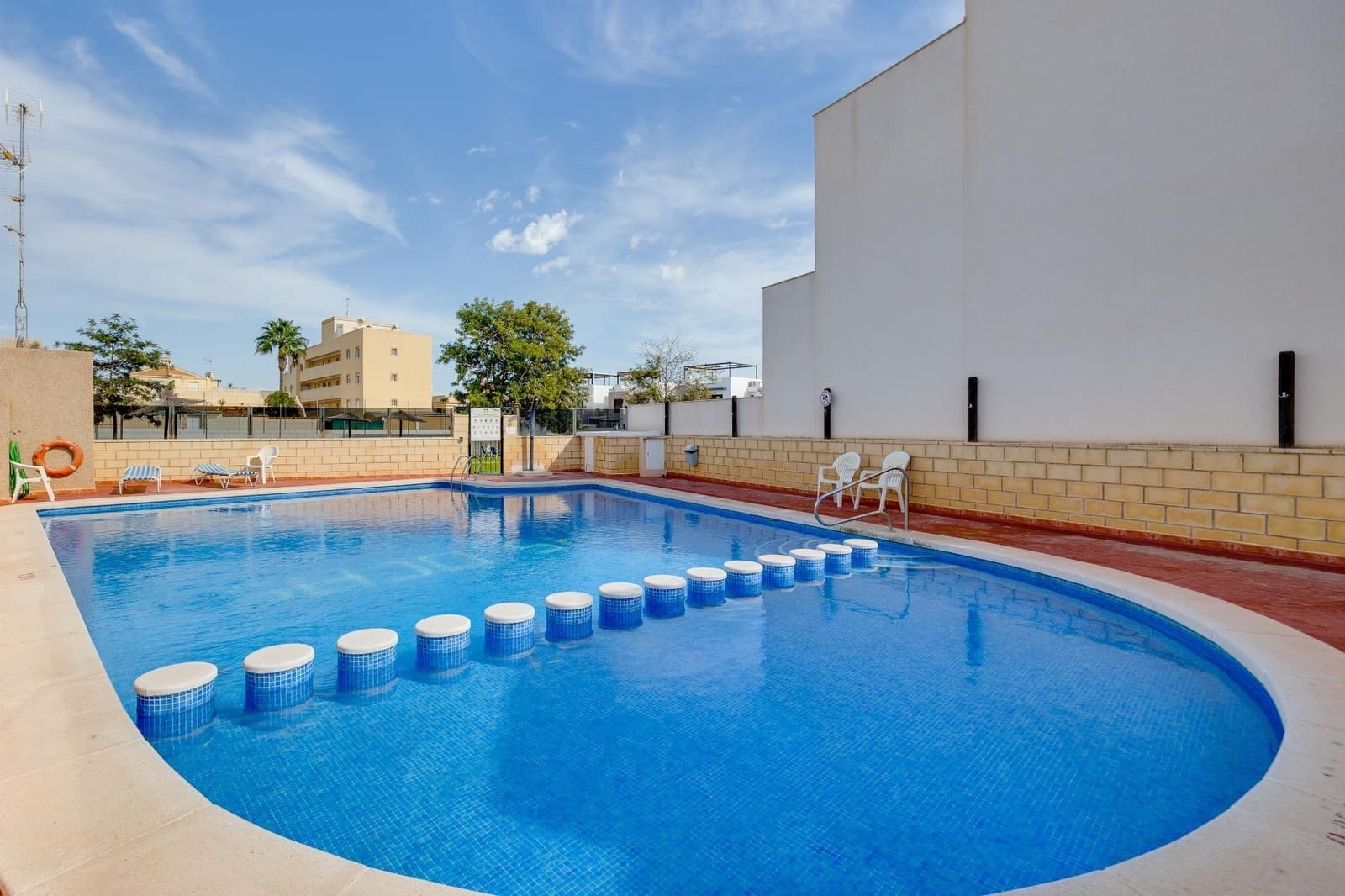 2 Zimmer Reihenhaus zu verkaufen in Orihuela Costa mit Pool - 158.000 € (Ref: 9337857)