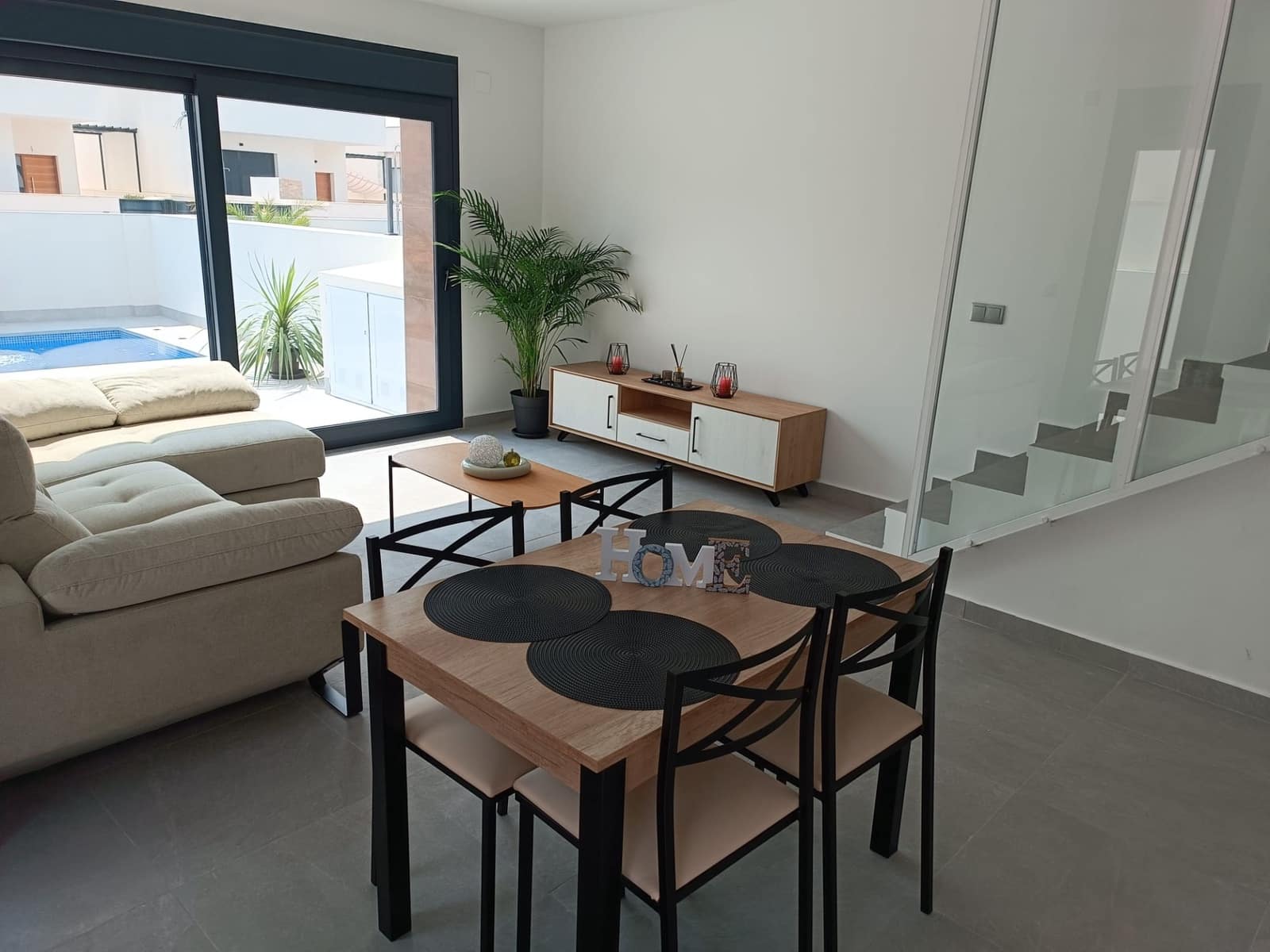 3 soveværelse Rækkehus til salg i Daya Nueva med swimmingpool - € 299.000 (Ref: 9337858)