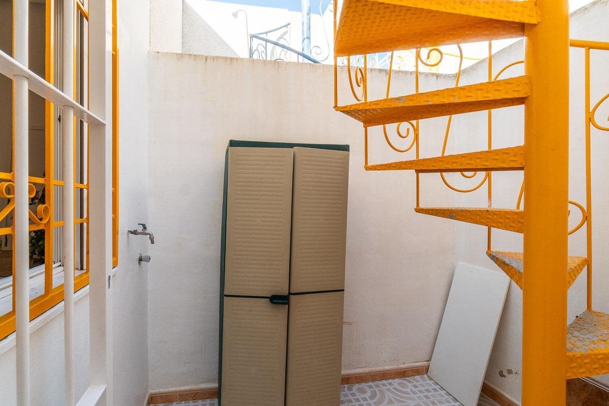2 Zimmer Reihenhaus zu verkaufen in Torrevieja mit Pool - 139.000 € (Ref: 9337861)