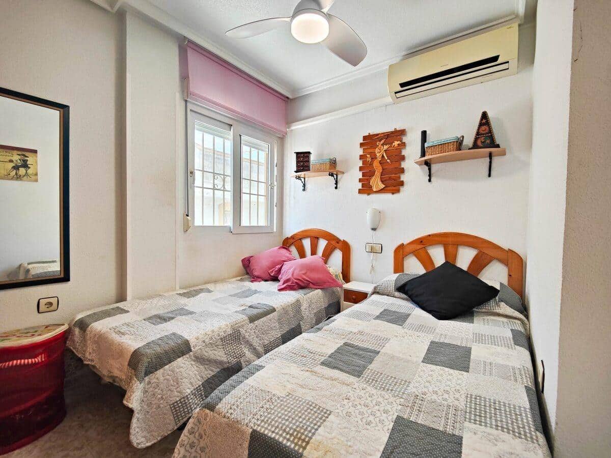 3 slaapkamer Bungalow te koop in Torrevieja met zwembad - € 154.900 (Ref: 9347156)