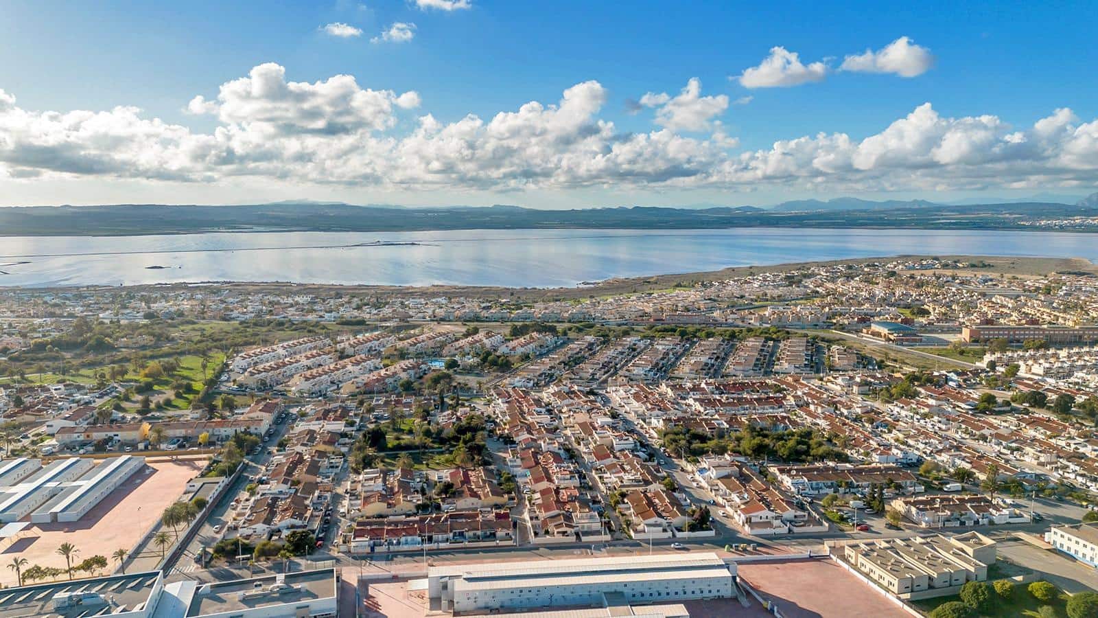 3 slaapkamer Bungalow te koop in Torrevieja met zwembad - € 154.900 (Ref: 9347156)