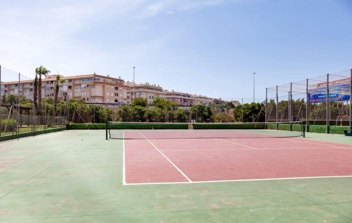 3 soveværelse Bungalow til salg i Torrevieja med swimmingpool - € 154.900 (Ref: 9347156)