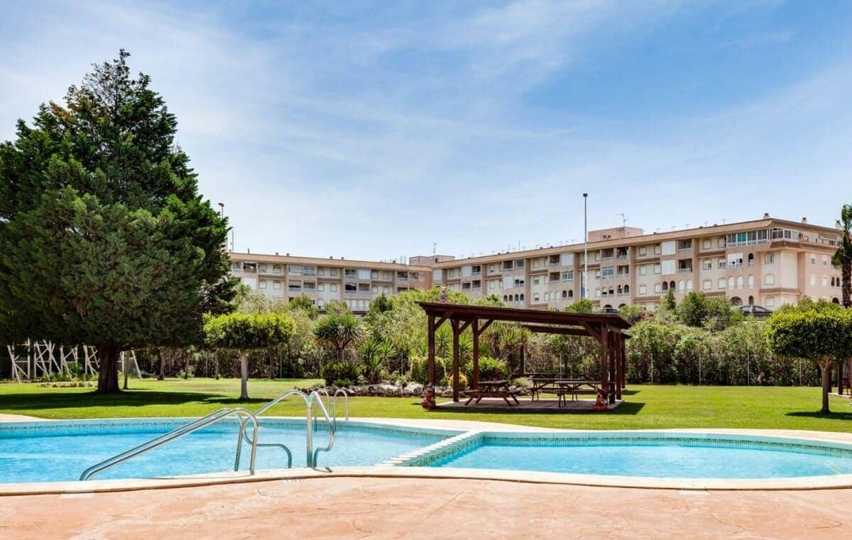 3 soveværelse Bungalow til salg i Torrevieja med swimmingpool - € 154.900 (Ref: 9347156)