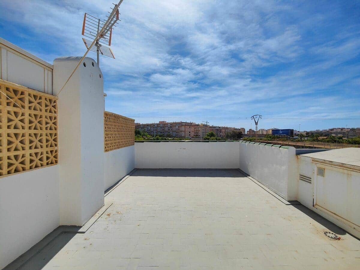 3 soveværelse Bungalow til salg i Torrevieja med swimmingpool - € 154.900 (Ref: 9347156)