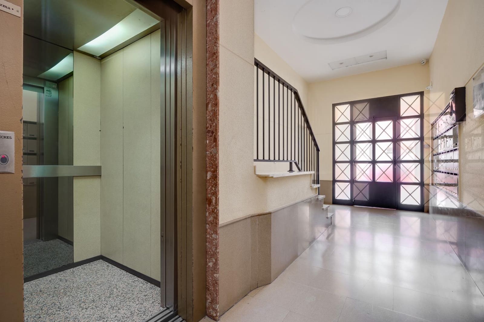 Apartamento de 2 habitaciones en Torrevieja en venta con piscina garaje - 134.900 € (Ref: 9349410)