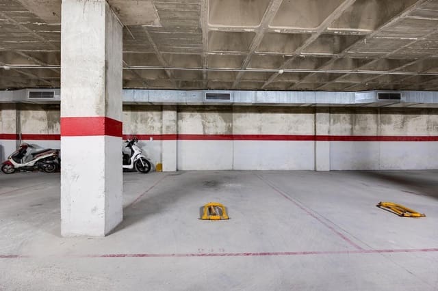 Apartamento de 2 habitaciones en Centro, Torrevieja en venta con piscina garaje - 134.900 € (Ref: 9349410)