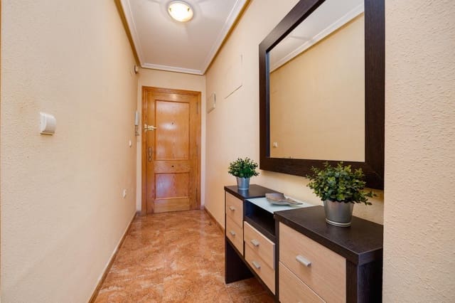 Apartamento de 2 habitaciones en Centro, Torrevieja en venta con piscina garaje - 134.900 € (Ref: 9349410)