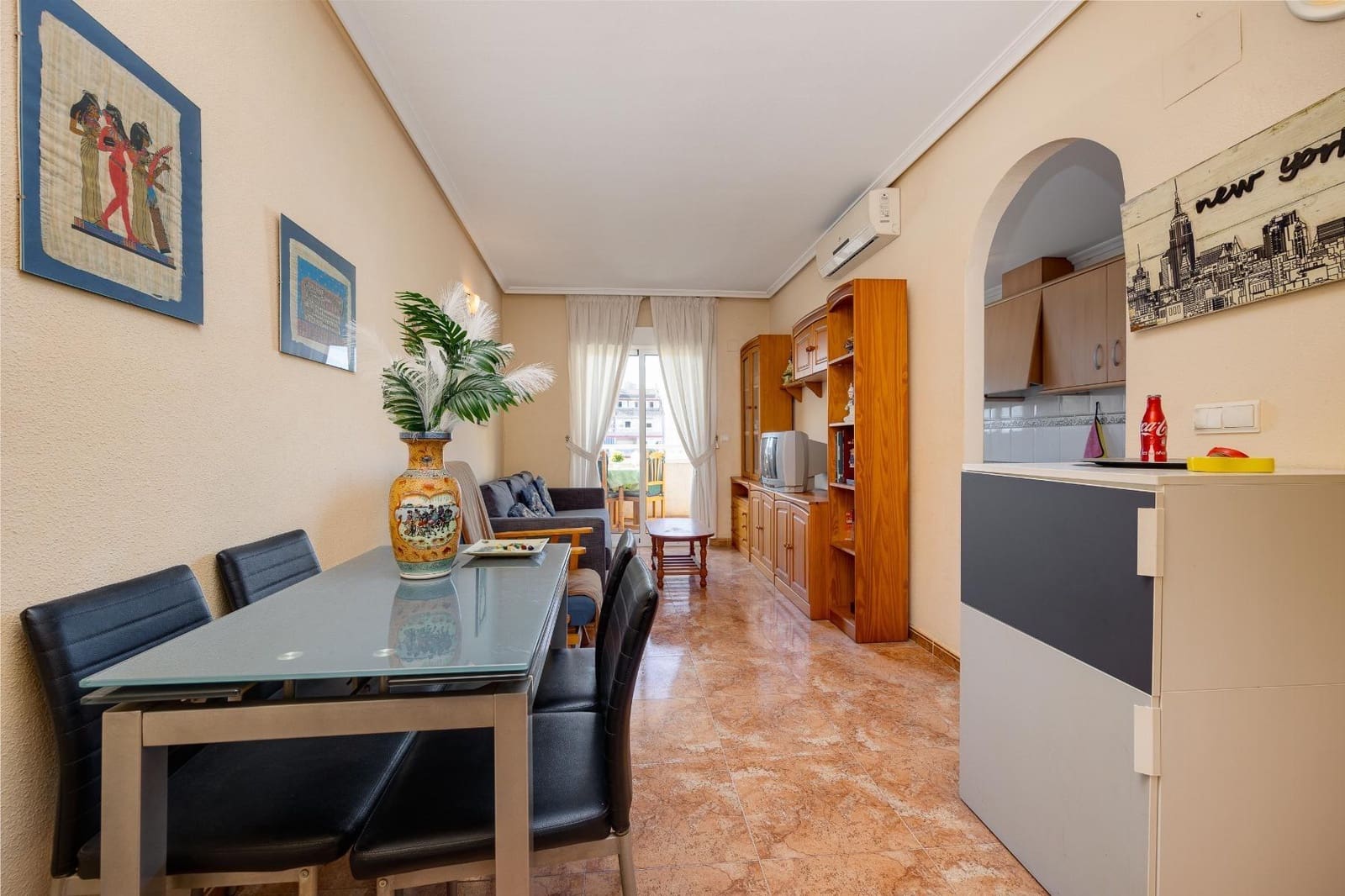 Apartamento de 2 habitaciones en Torrevieja en venta con piscina garaje - 134.900 € (Ref: 9349410)