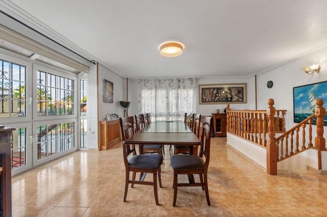 3 soverom Villa til salgs i Playa de los Locos, Torrevieja med svømmebasseng - € 490 000 (Ref: 9356081)