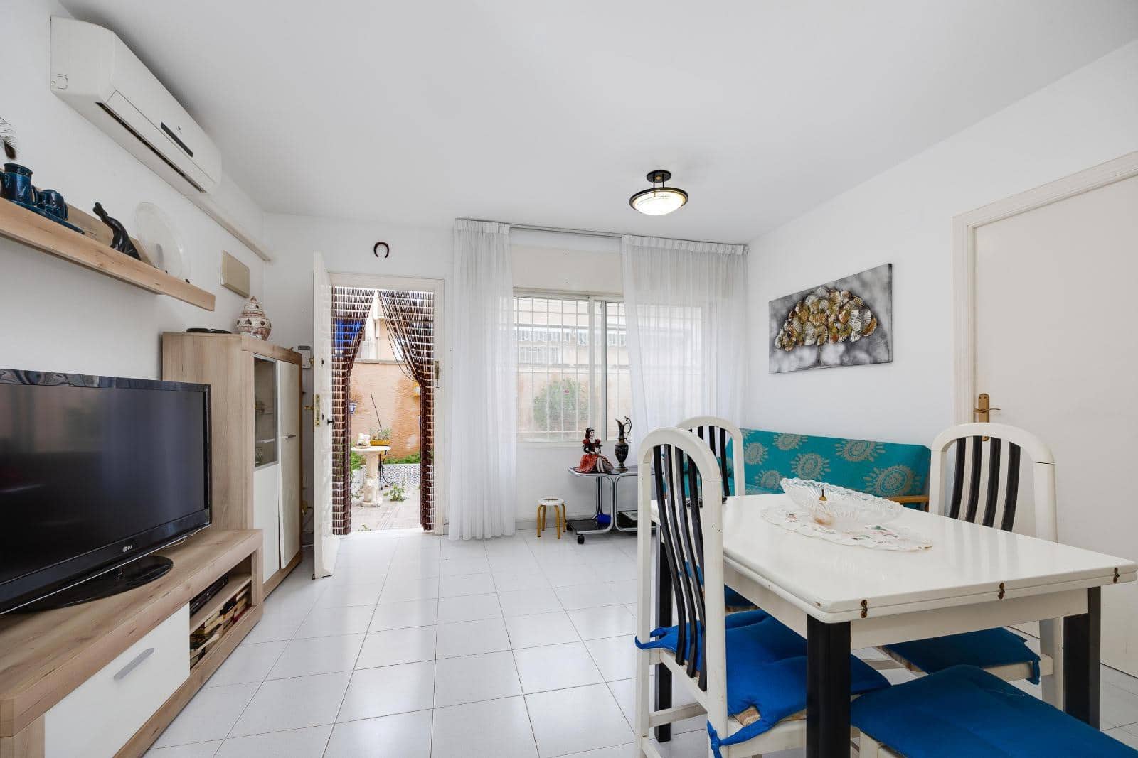 Adosado de 4 habitaciones en Torrevieja en venta con piscina - 159.000 € (Ref: 9379262)